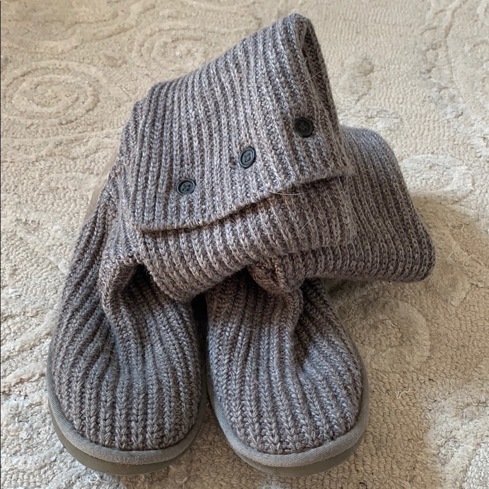 Grey knit Ugg’s